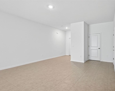 11075 65th Terrace E - Photo Thumbnail 5
