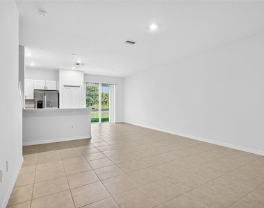 11075 65th Terrace E - Photo Thumbnail 4
