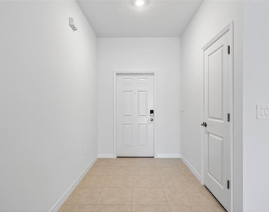 11075 65th Terrace E - Photo Thumbnail 2