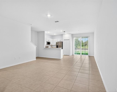11075 65th Terrace E - Photo Thumbnail 3