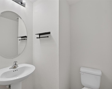 1115 Wynnmere Walk Avenue - Photo Thumbnail 9