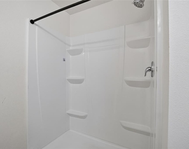 1115 Wynnmere Walk Avenue - Photo Thumbnail 34