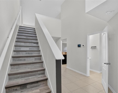 1115 Wynnmere Walk Avenue - Photo Thumbnail 5