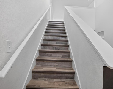 1115 Wynnmere Walk Avenue - Photo Thumbnail 38