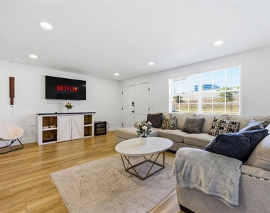 4310 W Carmen Street - Photo Thumbnail 7