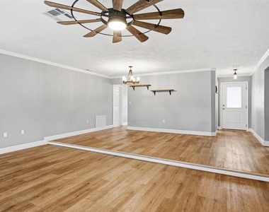 330 Scott Court - Photo Thumbnail 8