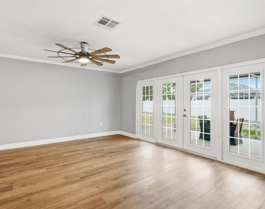 330 Scott Court - Photo Thumbnail 7