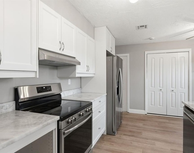 330 Scott Court - Photo Thumbnail 15