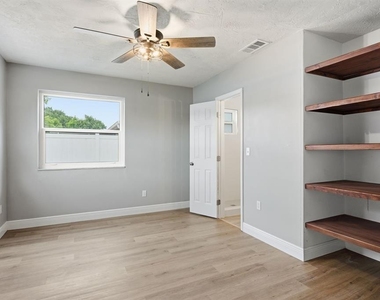 330 Scott Court - Photo Thumbnail 17
