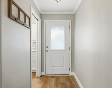 330 Scott Court - Photo Thumbnail 4