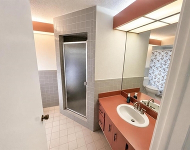 8205 Pagoda Drive - Photo Thumbnail 7