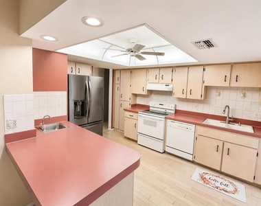 8205 Pagoda Drive - Photo Thumbnail 5
