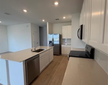 4389 Vibernum Avenue - Photo Thumbnail 10