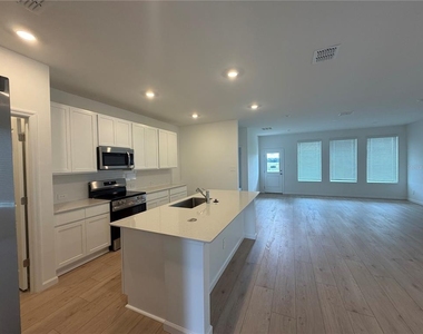 4389 Vibernum Avenue - Photo Thumbnail 5