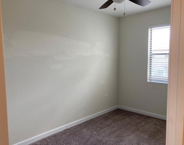1348 Royal St George Boulevard - Photo Thumbnail 7