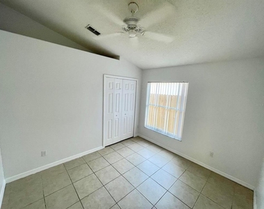 4718 Prairie Point Boulevard - Photo Thumbnail 9