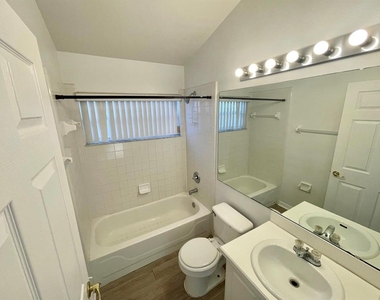 4718 Prairie Point Boulevard - Photo Thumbnail 12
