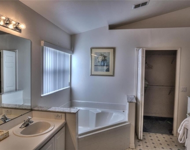4718 Prairie Point Boulevard - Photo Thumbnail 11