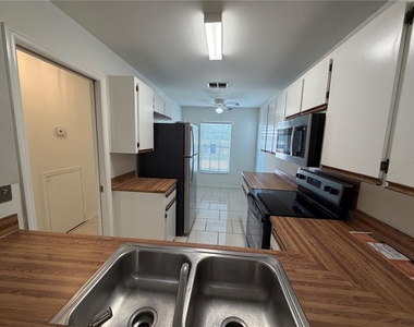 850 E Lime Street - Photo Thumbnail 10