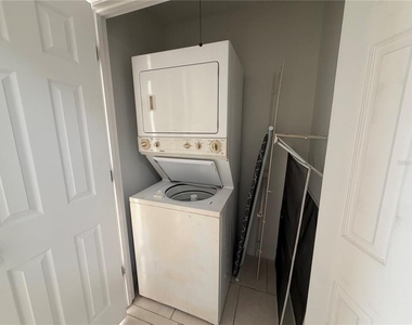 850 E Lime Street - Photo Thumbnail 21