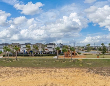 697 Stoney Point Circle - Photo Thumbnail 32