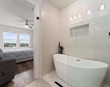 697 Stoney Point Circle - Photo Thumbnail 11