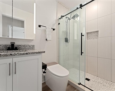 697 Stoney Point Circle - Photo Thumbnail 17