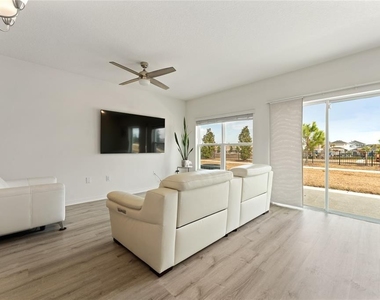 697 Stoney Point Circle - Photo Thumbnail 1