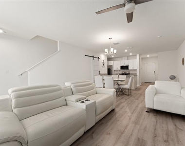 697 Stoney Point Circle - Photo Thumbnail 2