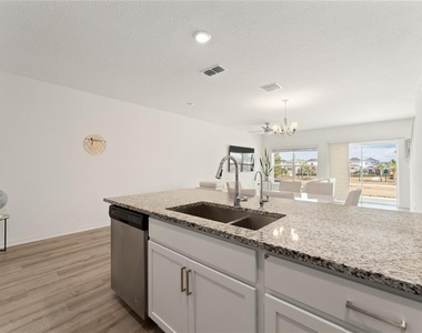 697 Stoney Point Circle - Photo Thumbnail 6