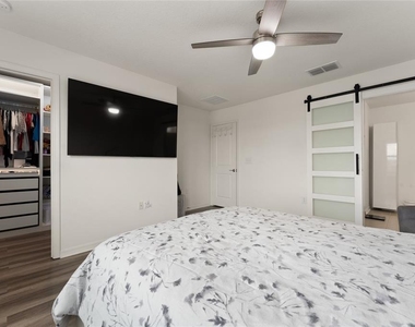 697 Stoney Point Circle - Photo Thumbnail 9