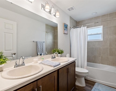 2852 San Marco Way - Photo Thumbnail 9