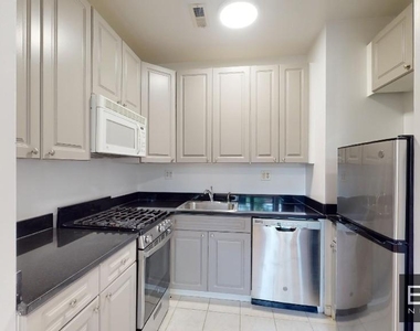 318 East 89th Street - Photo Thumbnail 2