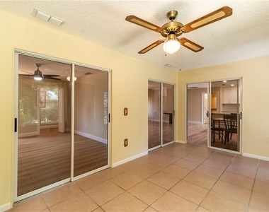 10886 Sw 90th Terrace - Photo Thumbnail 12
