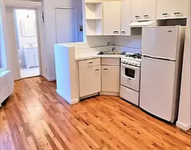 247 East 62nd Street - Photo Thumbnail 2