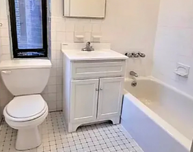 247 East 62nd Street - Photo Thumbnail 3
