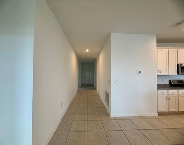 1306 Normandy Drive - Photo Thumbnail 3