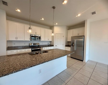1306 Normandy Drive - Photo Thumbnail 7