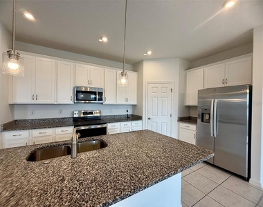 1306 Normandy Drive - Photo Thumbnail 8