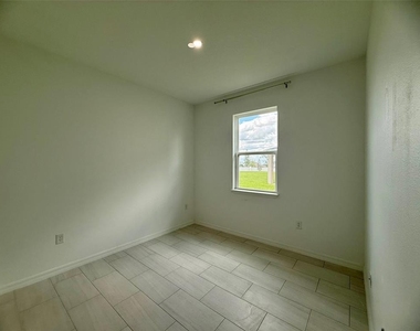 1306 Normandy Drive - Photo Thumbnail 11