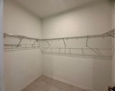 1306 Normandy Drive - Photo Thumbnail 27