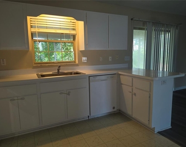 1750 Ne 40th Street - Photo Thumbnail 7