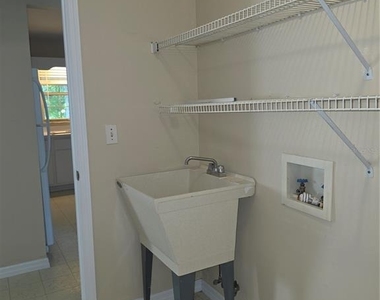 1750 Ne 40th Street - Photo Thumbnail 24