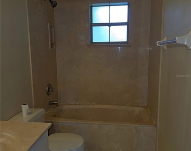 1750 Ne 40th Street - Photo Thumbnail 14