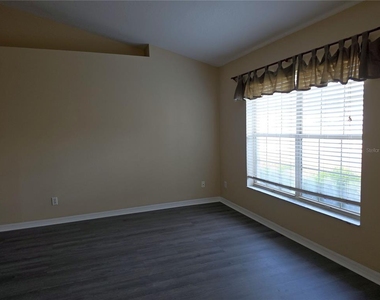 1750 Ne 40th Street - Photo Thumbnail 1