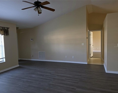 1750 Ne 40th Street - Photo Thumbnail 3