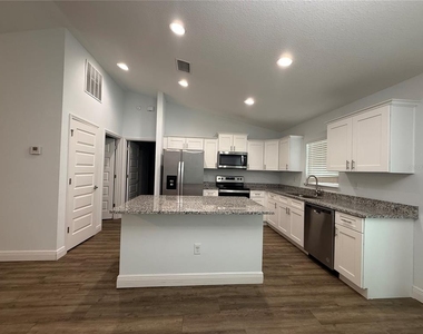 7752 N Walton Terrace - Photo Thumbnail 7