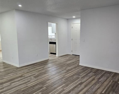 1216 Dickens Avenue - Photo Thumbnail 3