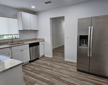 1216 Dickens Avenue - Photo Thumbnail 12