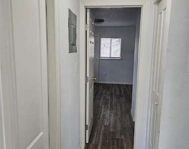 1216 Dickens Avenue - Photo Thumbnail 7